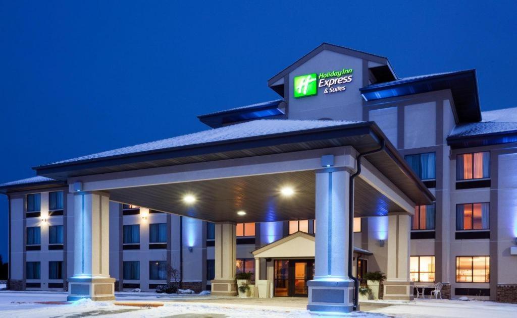 Holiday Inn Express & Suites Winner By Ihg Extérieur photo