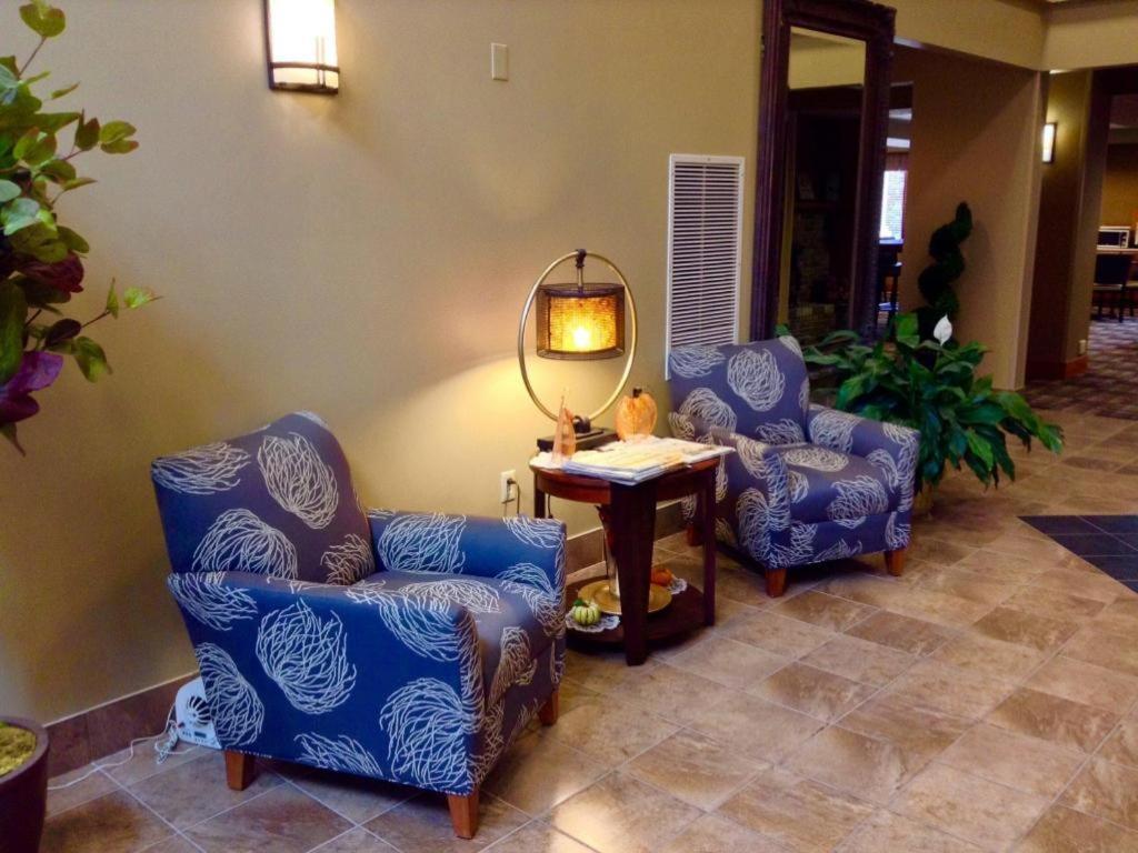 Holiday Inn Express & Suites Winner By Ihg Extérieur photo