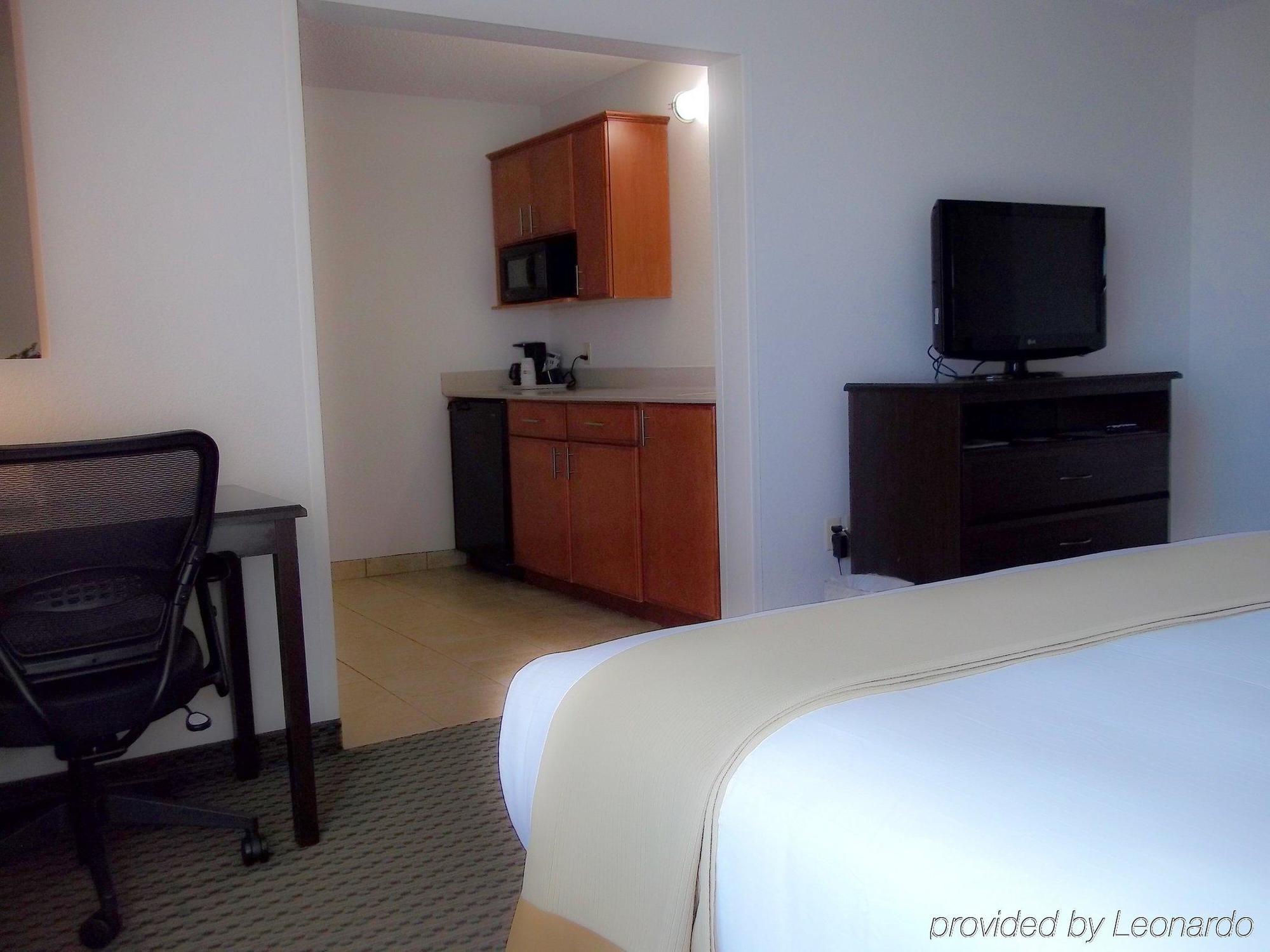 Holiday Inn Express & Suites Winner By Ihg Extérieur photo