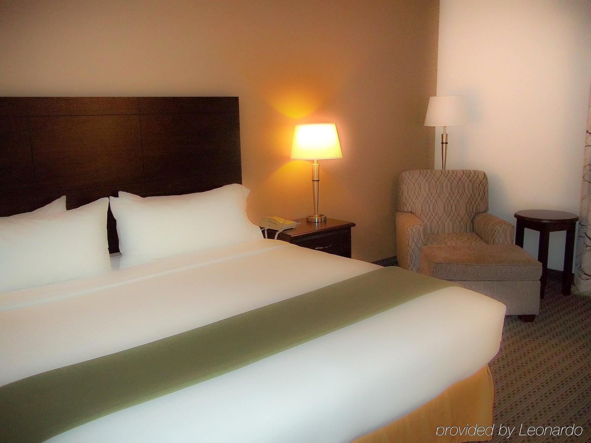 Holiday Inn Express & Suites Winner By Ihg Extérieur photo